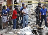 El ministro del Interior, Patricio Carrillo, recorrió ayer la zona cero del atentado con bomba que mató a cinco personas, hirió a una veintena de vecinos y que dañó varias viviendas, en el sector Cristo del Consuelo, en el sur de Guayaquil.