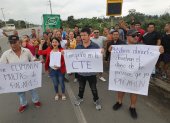 1. Protesta. Medio centenar de perjudicados se tomaron la vía de Puerto Inca y con carteles y gritos se manifestaron