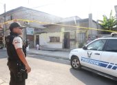 Guayaquil. El área donde ocurrió el asesinato fue acordonada por la Policía. Se recogieron varios indicios.