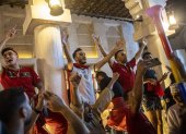 Los hinchas marroquíes celebraron eufóricos haber clasificado a octavos, primeros.