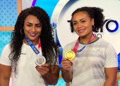 Tamara Salazar (i) y Neisi Dajomes, tras la cosecha de las dos únicas medallas olímpicas en Tokio 2020.