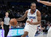 Kawhi Leonard fue la clave con 30 puntos y 9 rebotes en el partido.