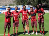 Los jugadores de Liga de Quito están listos para su presentación ante la hinchada.
