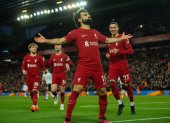Mohamed Salah hizo doblete y sumó con Liverppol 129 tantos en la Premier, nuevo récord en el torneo.