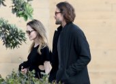 Angelina Jolie a la salida del restaurante donde permanecieron tres horas.
