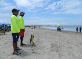 Situación. Apenas 8 salvavidas custodian la vida de los bañistas o actúan frente a emergencias en al menos 14 kilómetros de playa en General Villamil.