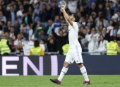 MADRID, 22/04/2023.- El centrocampista del Real Madrid, Marco Asensio, celebra el primer gol del equipo madridista durante el partido de la jornada 30 de Liga que Real Madrid y Celta de Vigo disputan este sábado en el estadio Santiago Bernabéu, en Madrid. EFE/Rodrigo Jiménez