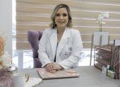 La doctora Cedeño sostiene que para ella es imprescindible conversar con sus pacientes para elaborar una correcta historia clínica.