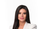 Jácome es abogada y comunicadora. Tiene maestrías en Derecho Constitucional y Argumentación Jurídica.