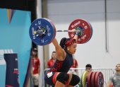 Neisi tuvo que levantar 155 kg en la modalidad de arranque.