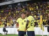 Kendry Páez (i) y Moisés Caicedo (d) serán los encargados de generar el juego ofensivo de la Tricolor