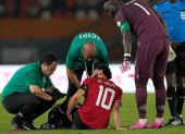 Salah sufrió una lesión en su pierna en un partido de Copa África