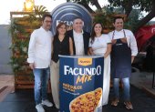 Santiago Granda, director de la Escuela de los Chef; María Fernanda Torres, gerente de Marketing y Trade de Facundo; Rodrigo Dueñas, gerente general de Facundo; Miriam Coello, jefe de canal Horecas Facundo; y César Rivas, chef de Facundo.