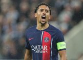 El jugador brasileño Marquinhos no podrá estar con PSG hasta final de mes debido a una lesión