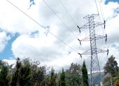 Ciudadanos reportaron cortes de energía eléctrica en varios sectores de Quito.