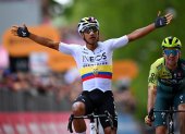 Jhonatan Narváez y su celebración tras ganar la primera etapa del Giro de Italia.