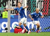 Dortmund (Germany), 15/06/2024.- Nicolo Barella of Italy celebrates scoring the 2-1 goal during the UEFA EURO 2024 group B soccer match between Italy and Albania, in Dortmund, Germany, 15 June 2024. (Alemania, Italia) EFE/EPA/FRIEDEMANN VOGEL