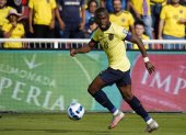 Enner Valencia se llevó una roja en el partido contra Venezuela.