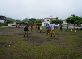 La cancha rústica de Huracán, en el sector Valle Alto, en Quinindé, guarda aún los sueños de niños y jóvenes.