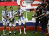 Ángel Di Maria (i), Lionel Messi y Nicolás Otamendi, tres los máximos referentes antes de levantar el bicampeonato de América.