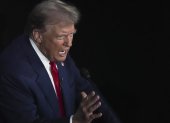 El candidato presidencial republicano, Donald J. Trump, responde a la candidata presidencial demócrata, Kamala Harris