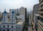 Vista panorámica de la avenida 9 de Octubre, días antes de que Guayaquil celebre 204 años de su independencia.