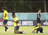 Jugadoras de Ecuador celebran la clasificación a cuartos de final de la Copa Mundial Femenina sub-17 tras vencer a Nueva Zelanda, en el estadio Cibao en Santiago de los Caballeros