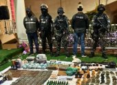 Proceso. En las imágenes publicadas por la Interpol se observa a uniformados de la Policía Nacional de Ecuador en las incautaciones realizadas.
