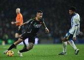 Gabriel Jesús (i) fue la figura de Arsenal en la anterior ronda de la Carabao Cup.