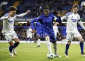 LONDON (United Kingdom), 13/03/2025.- Moises Caicedo (C) of Chelsea in action during the UEFA Conference League Round of 16, 2nd leg soccer match Chelsea FC against FC Copenhagen, in London, Britain, 13 March 2025. (Reino Unido, Copenhague, Londres) EFE/EPA/TOLGA AKMEN