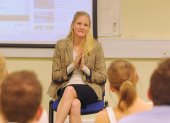 La exnadadora y política de Zimbaue, Kirsty Coventry, podría a llegar a ser la primera mujer presidenta del COI.