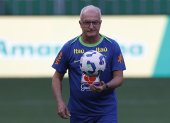 El entrenador de Brasil, Dorival Junior, dirige el entrenamiento de la selección este miércoles 19 de marzo.