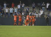 Libertad FC celebra en el Capwell el 1-1 ante Emelec.