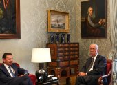 El primer ministro ortugués y líder del Partido Socialdemócrata (PSD), Luis Montenegro (i), asiste a una reunión con el presidente portugués, Marcelo Rebelo de Sousa.