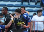 Jugadores de Emelec celebran el gol de José Francisco Cevallos ante Vinotinto
