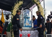 La Policía Nacional resguarda el recorrido de la Virgen del Cisne para garantizar la seguridad de los fieles.