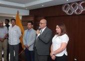 Jorge Delgado, junto a sus vicepresidentes Jefferson Pérez y Lorena Arroyo.