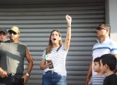 Fiorella Icaza junto a sus pequeños hijos pidió a su esposo resistir y a seguir luchando por su libertad