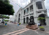 Ambiente en las afueras del Municipio de Guayaquil.