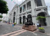 Ambiente en las afueras del Municipio de Guayaquil.