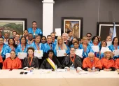 Yubert Segarra Gómez luego de recibir el doctorado Honorisa Causa por el Claustro Doctoral de la Preservación de las Culturas y las Lenguas Madre.
