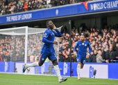 Moisés Caicedo es titular en Chelsea.