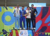 Jaykel Bucaram (segundo desde la izquierda) logró el oro número 15 en kumite -65 kilogramos.