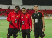 Jugadores del Deportivo Cuenca minutos antes del partido en la cancha del Alejandro Serrano Aguilar.