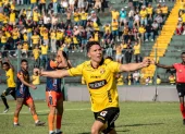 Sergio Núñez selló la victoria de Barcelona sobre Insutec.