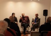 Durante el lanzamiento de la obra, realizado en la galería Punto Rojo, el autor conversó con Andrea Naranjo, de USFQ Press, y el escritor Efraín Villacís.