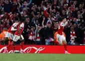 Arsenal cerca de ser campeón de la Premier League con Piero Hincapíe en la defensa.
