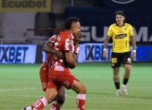 La clebración de Bagner Delgado de Técnico Universitario y su gol ante Barcelona.