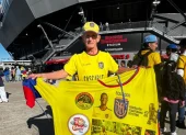 Manuel Cascarita Loor, fue desde Manta al Mundial para dar un show de malabares.