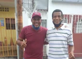 Eduardo Hurtado y una de las últimas fotos con Santos González el goleador de Aucas de los 80.